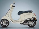 Vespa GTS 300 Yacht Club